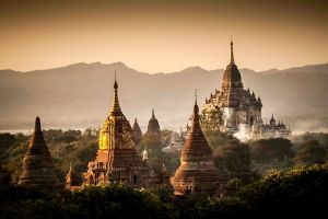 Yadanar-Man-Aung-Pagoda-Shan-State-Myanmar-001.jpg